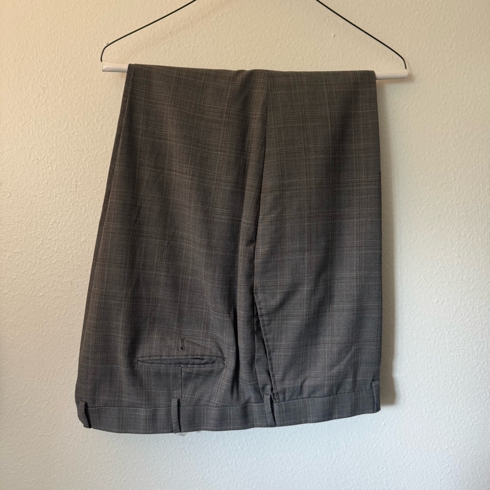 Joseph Abboud Gray Windowpane 2-Piece Suit | Size 54R Jacket, 49W Pants $85 - Picture 10 of 14